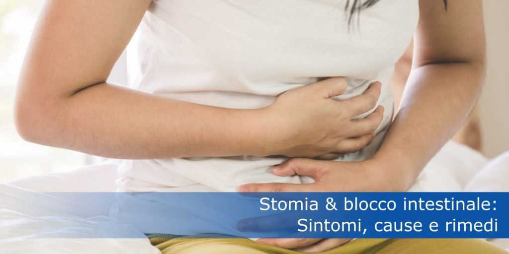 Donna italiana che si tiene il ventre dolorante come segno di blocco dello stoma